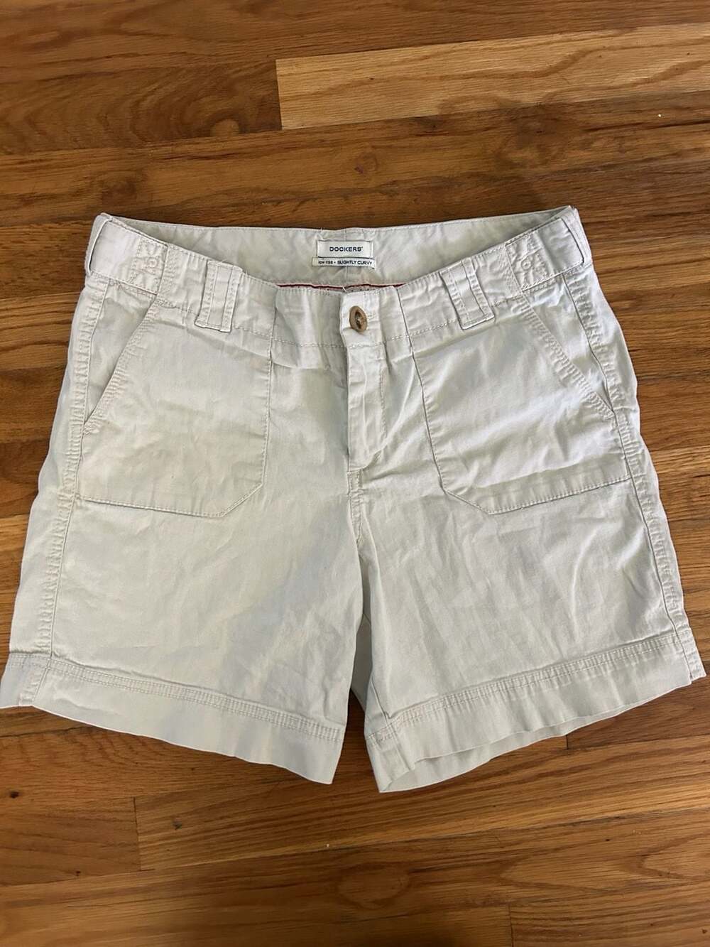 Vintage Women’s Dockers Low Rise Slightly Curvy Shorts